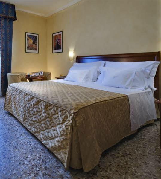 Palace Hotel San Pietro Bardolino Extérieur photo